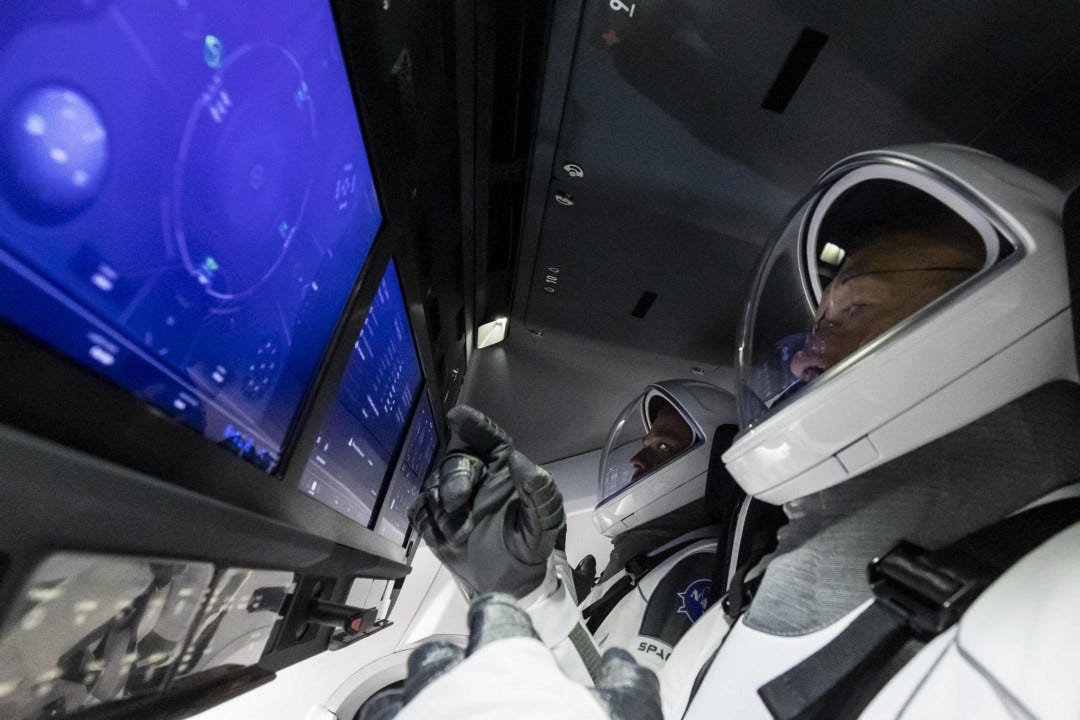 Teste do painel de controle touchscreen da Crew Dragon (SpaceX)