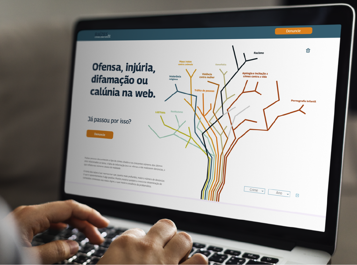 Interface da visualização Raízes exibida em um notebook, com a árvore interativa de denúncias por tipo de crime e botão de denúncia