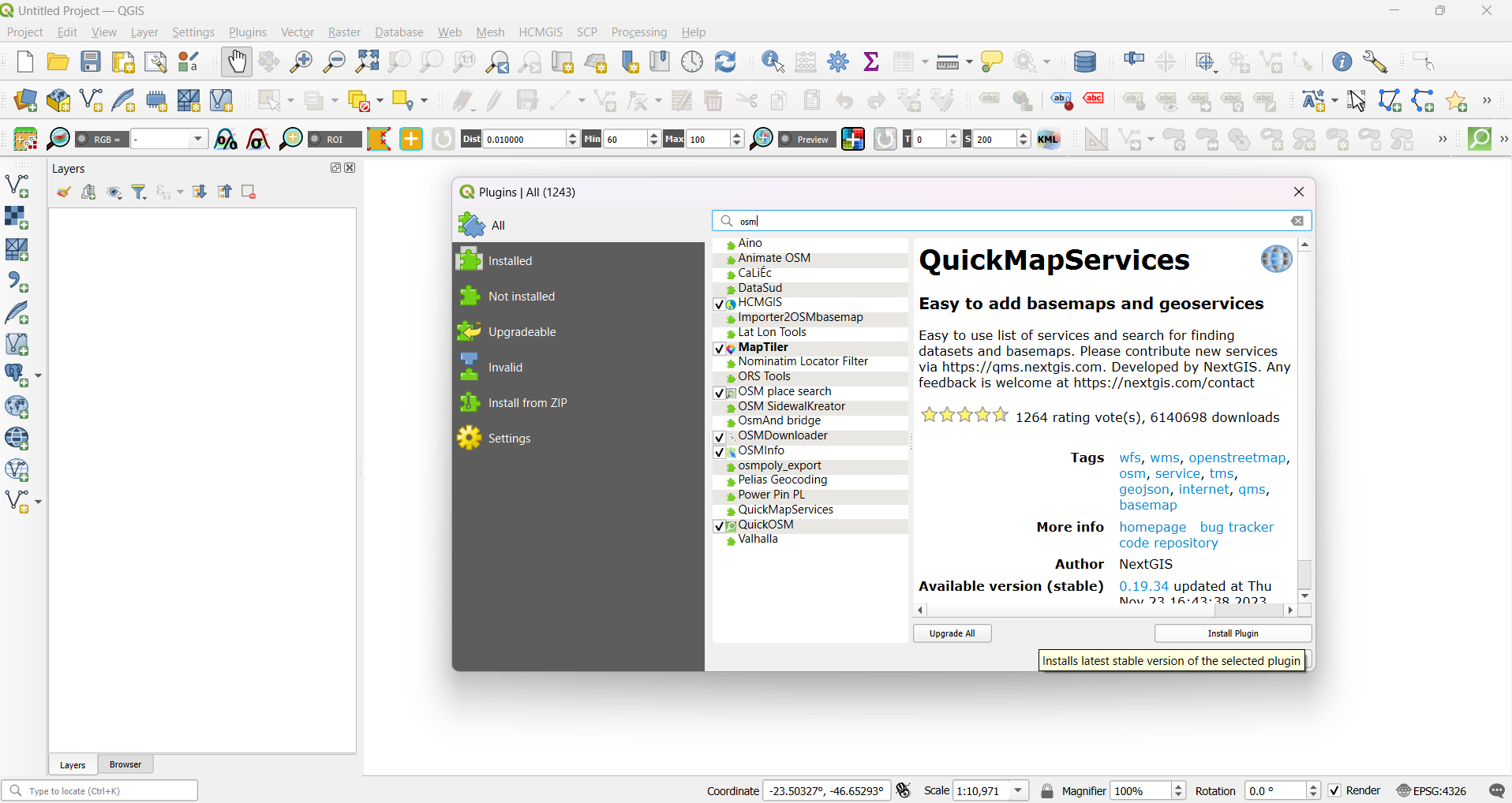Janela de gerenciamento de plugins do QGIS com a busca por OSM