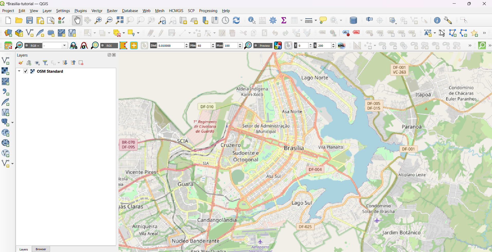 Basemap do OSM carregado no QGIS com zoom em Brasília