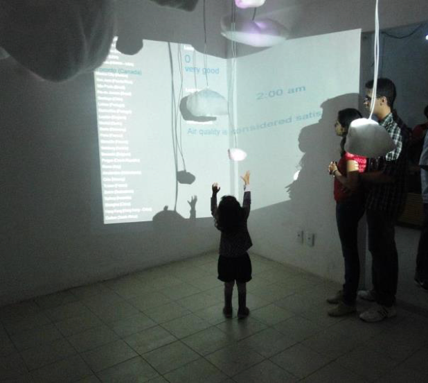 Instalação Warning na Exposição Vazão, no espaço Bcúbico, em Recife